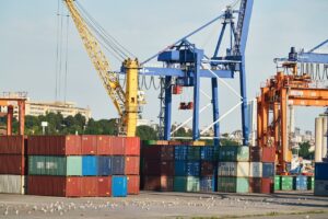 Transport intermodalny – co to jest, jakie ma wady i zalety?